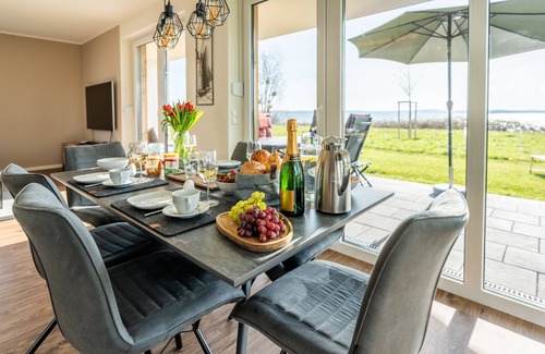 Schwerin House | Traumhaft Gelegener Ferienbungalow Direkt am Schweriner See