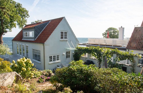 Bolshavn House | Traumhaftes Schönes Ferienhaus mit Großen Garten Direkt am Meer
