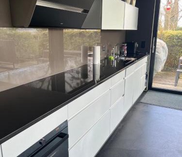 Muntelier Apartment | Traumlage! Wohnung mit direktem Seezugang