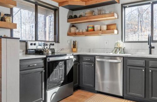 Innsbrook House | Trautwein Lake Cove with Hot Tub