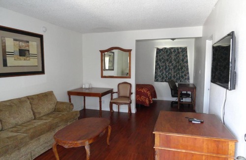 North Hills East Hotel | Travel Inn