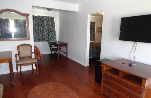 North Hills East Hotel | Travel Inn