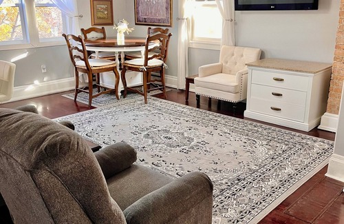 Aberdeen House | Travel Nurses. Charming 1-bedroom room in peaceful Aberdeen with WiFi