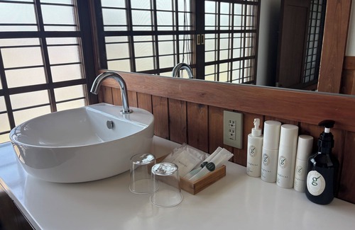 Tomi Hotel | Travel Stop UNNOWA