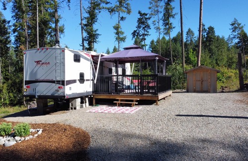 Christina Lake House | Travel Trailer at Christina Lake, walk to Kingsley Beach!