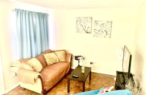 University District Apartment | Travel workers-2br1ba -3 beds-welcome Oval & xAI