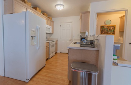 Cedar City House | Traveler's Rest 3 Bedroom Home by RedAwning
