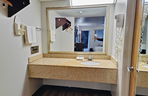 Wichita Falls Hotel | Travelers inn by OYO Wichita Falls