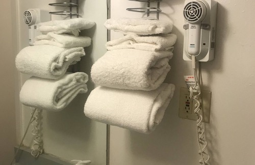Craig Hotel | Travelers Inn & Suites