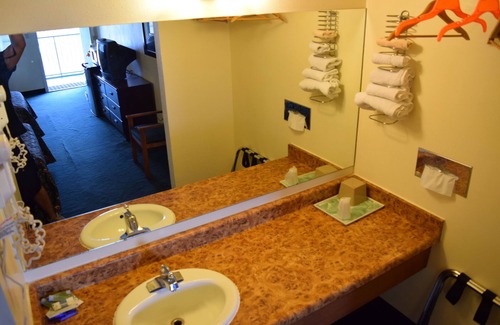 Craig Hotel | Travelers Inn & Suites