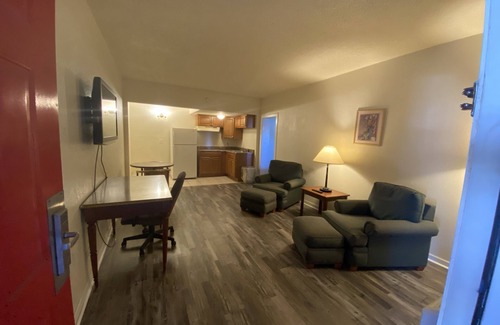 Scottsboro Hotel | Travelers Place Inn & Suites