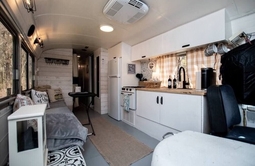 Bowdon Junction House | Travelers rest: Skoolie stay