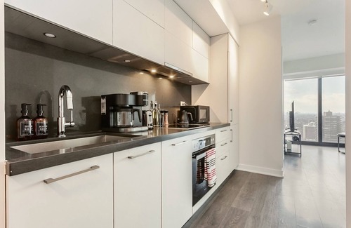 Bloor-Yorkville Condo | Traveller’s home Yorkville Toronto