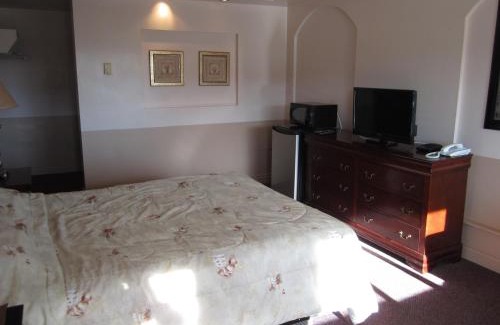Dawson Creek Hotel | Traveller's Inn