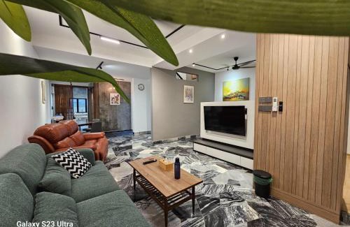Taman Kemuncak House | Traveller's stay for 10 pax