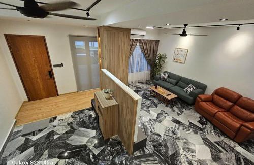 Taman Kemuncak House | Traveller's stay for 10 pax