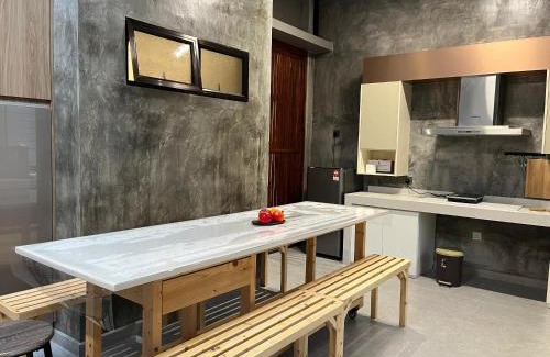 Taman Kemuncak House | Traveller's stay for 10 pax