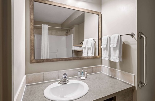 Fort McMurray Hotel | Travelodge by Wyndham Fort McMurray