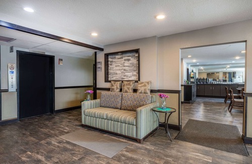 Brooklyn Center Hotel | Travelodge by Wyndham Brooklyn Center