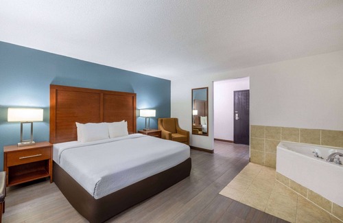 Brooklyn Center Hotel | Travelodge by Wyndham Brooklyn Center