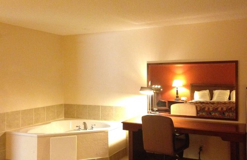 Brooklyn Center Hotel | Travelodge by Wyndham Brooklyn Center