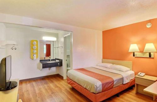 Brattleboro Hotel | Travelodge by Wyndham Brattleboro VT
