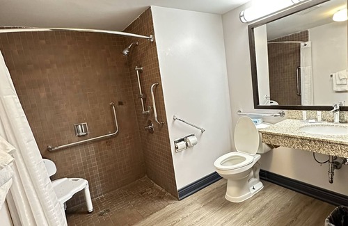 Barrie Hotel | Travelodge by Wyndham Barrie