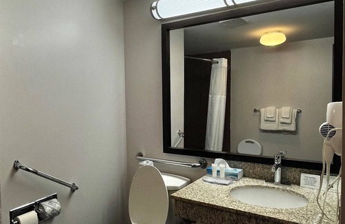 Barrie Hotel | Travelodge by Wyndham Barrie