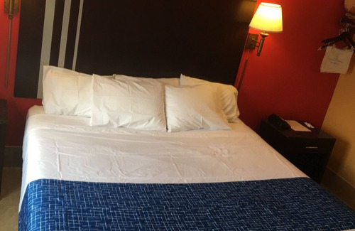 Bay Shore Hotel | Travelodge by Wyndham Bay Shore Long Island