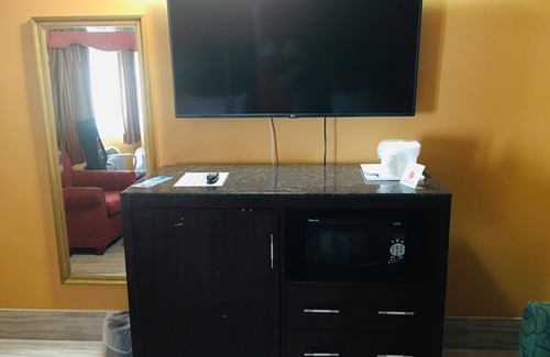 Bay Shore Hotel | Travelodge by Wyndham Bay Shore Long Island