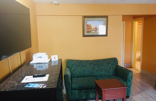 Bay Shore Hotel | Travelodge by Wyndham Bay Shore Long Island