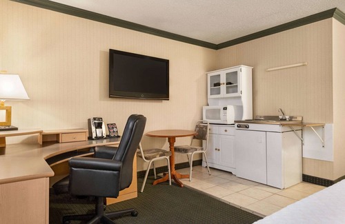 Dawson Creek Hotel | Travelodge by Wyndham Dawson Creek