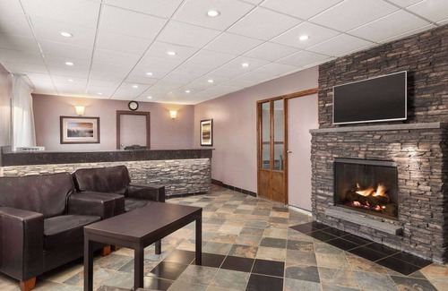Meadow Lake Hotel | Travelodge by Wyndham Meadow Lake