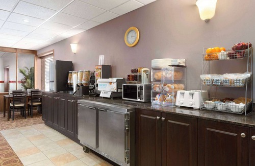Meadow Lake Hotel | Travelodge by Wyndham Meadow Lake