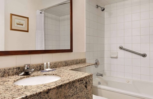 Richmond Hill Hotel | Travelodge by Wyndham Richmond Hill