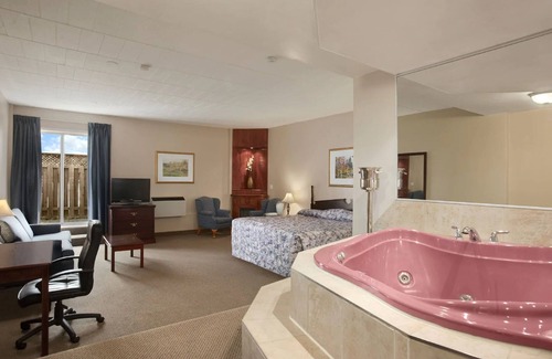 Cambridge Hotel | Travelodge by Wyndham Cambridge - Waterloo