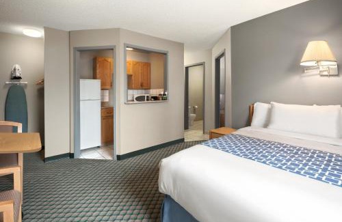 Leduc Hotel | Travelodge by Wyndham Edmonton Airport