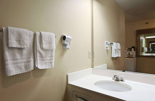 Grand Island Hotel | Travelodge by Wyndham Grand Island