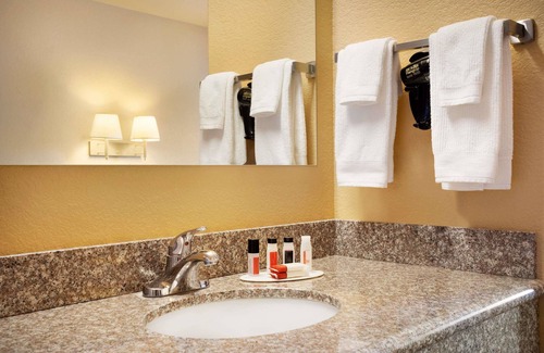 Gillette Hotel | Travelodge by Wyndham Gillette