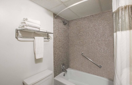 Great Bend Hotel | Travelodge by Wyndham Great Bend