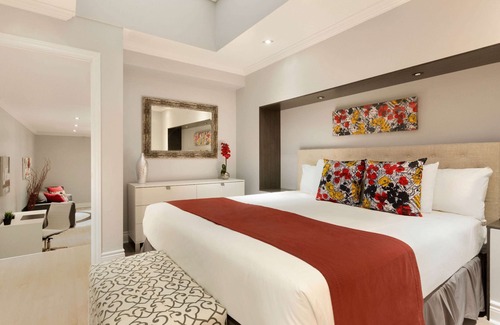 Plateau Hotel | Travelodge by Wyndham Hotel & Convention Centre Quebec City