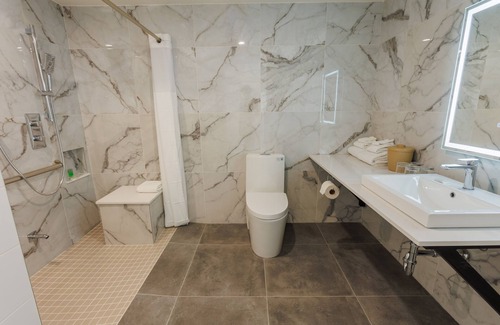 Plateau Hotel | Travelodge by Wyndham Hotel & Convention Centre Quebec City