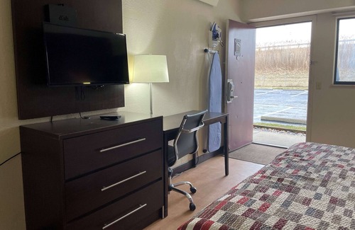 Holland Hotel | Travelodge by Wyndham Holland/Toledo