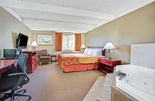 Iowa City Hotel | Travelodge by Wyndham Iowa City