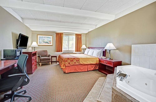 Iowa City Hotel | Travelodge by Wyndham Iowa City