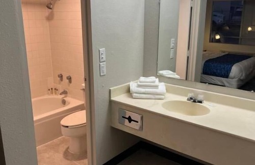 Lincoln Hotel | Travelodge by Wyndham Lincoln Northeast