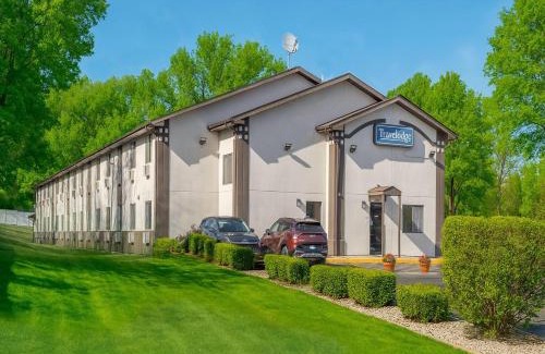 Muskegon Heights Hotel | Travelodge by Wyndham Muskegon