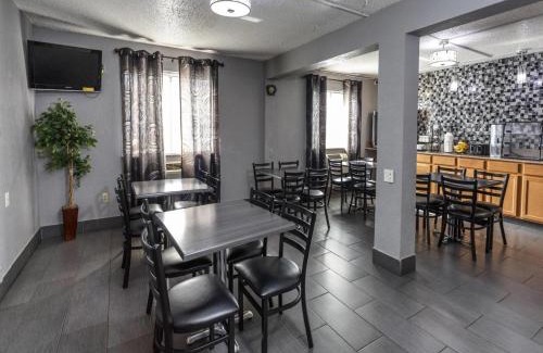 Muskegon Heights Hotel | Travelodge by Wyndham Muskegon