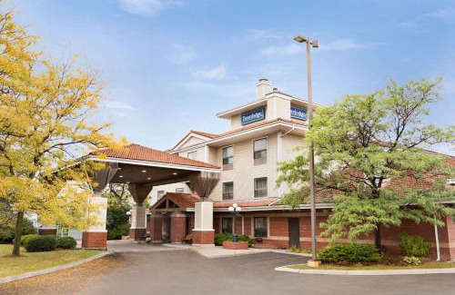 Durham Region Hotel | Travelodge by Wyndham Oshawa Whitby