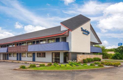 Peoria Hotel | Travelodge by Wyndham Peoria